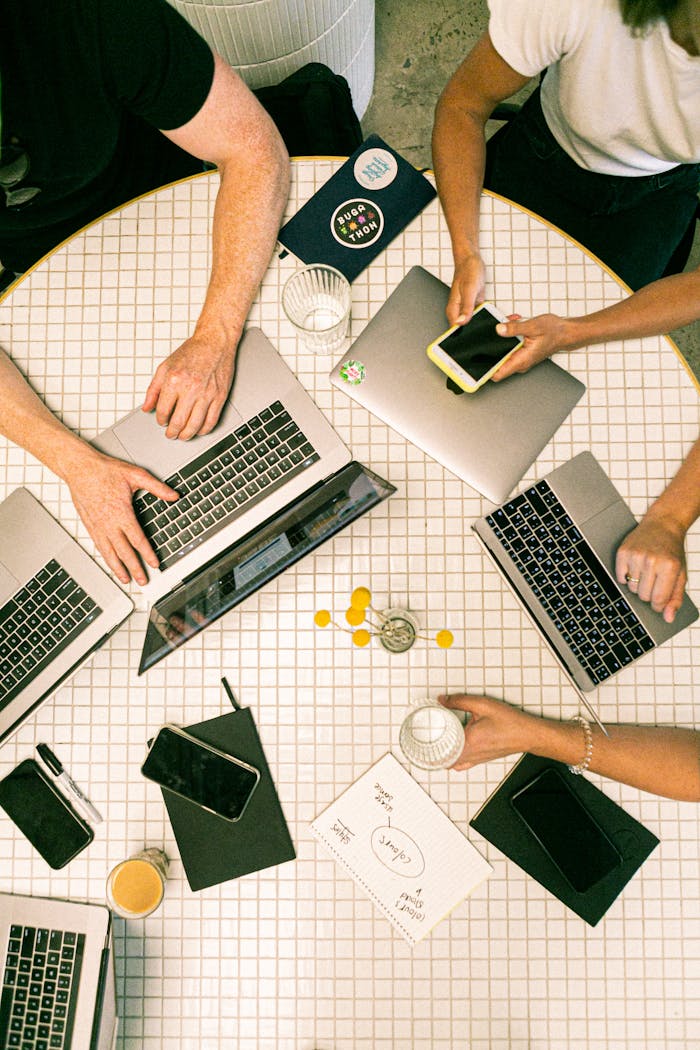 Home Photo Of People Using Laptop 3194519